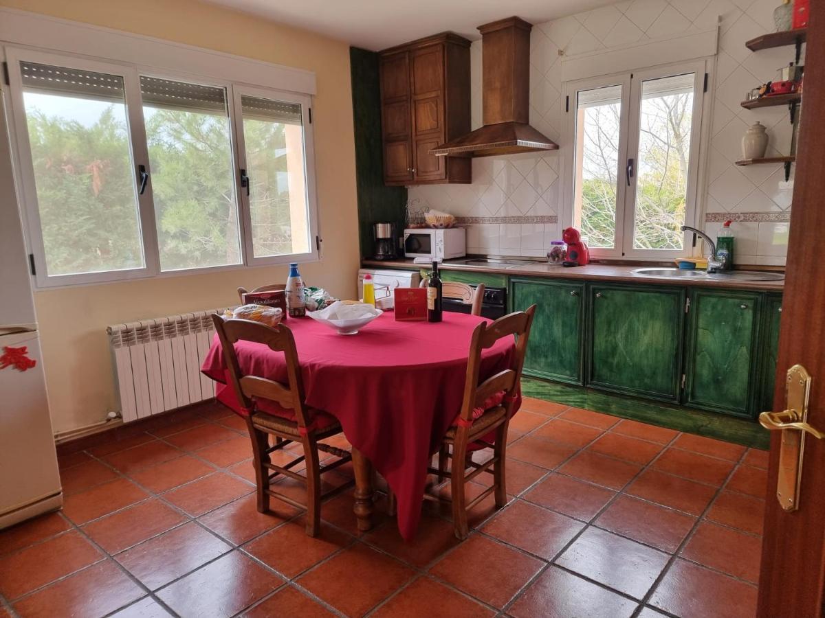Villa Pancorbo Velayos Екстериор снимка