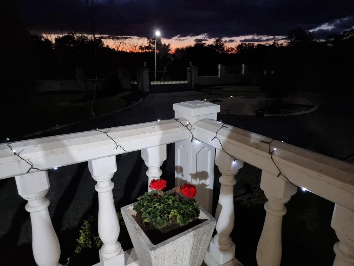 Villa Pancorbo Velayos Екстериор снимка